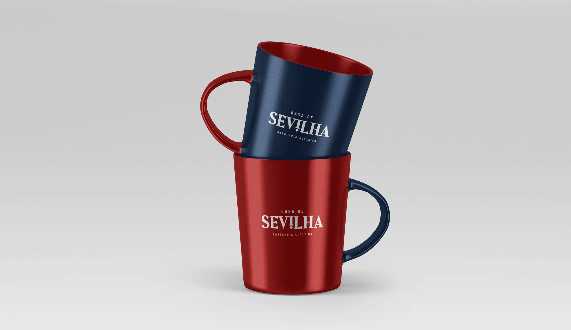 Canecas em vermelho e azul